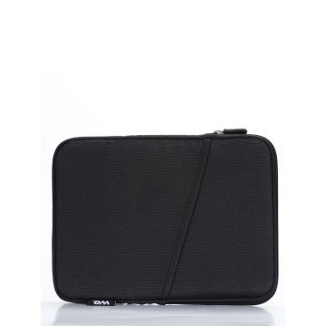 Housse universelle pour tablette jusqu'à 11''. Grande poche avec bulles antichocs. Pochette avant pour documents/objets. En Polyester RPET 600D recyclé. Noire